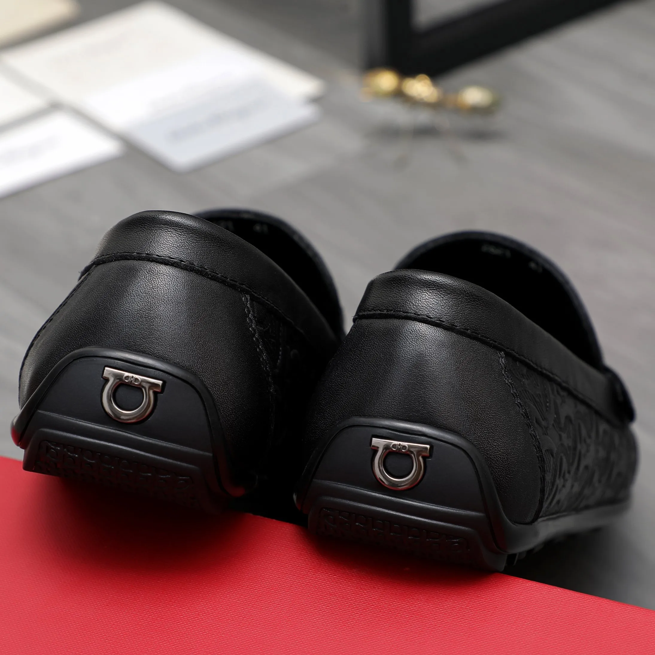 Men's shoes 💰380 Product trademark: Ferragamo "Ferragamo" casual slip-on shoes Regular size: 38-45 (45. Customized, non-returnable) Product materials: Selected embossed cowhide upper, pigskin lining, rubber non-slip outsole